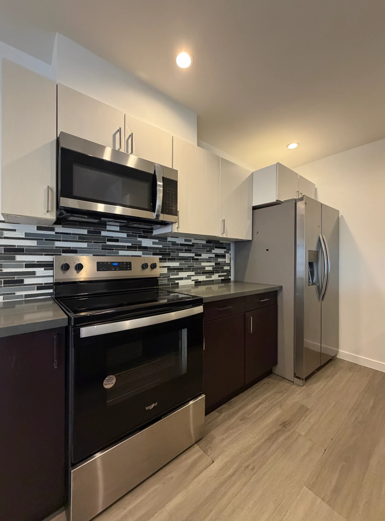 GIANT Hollywood 2BR — Central Air, In-unit W/D. Steps to Runyon Canyon + Pool! - Property Image 1