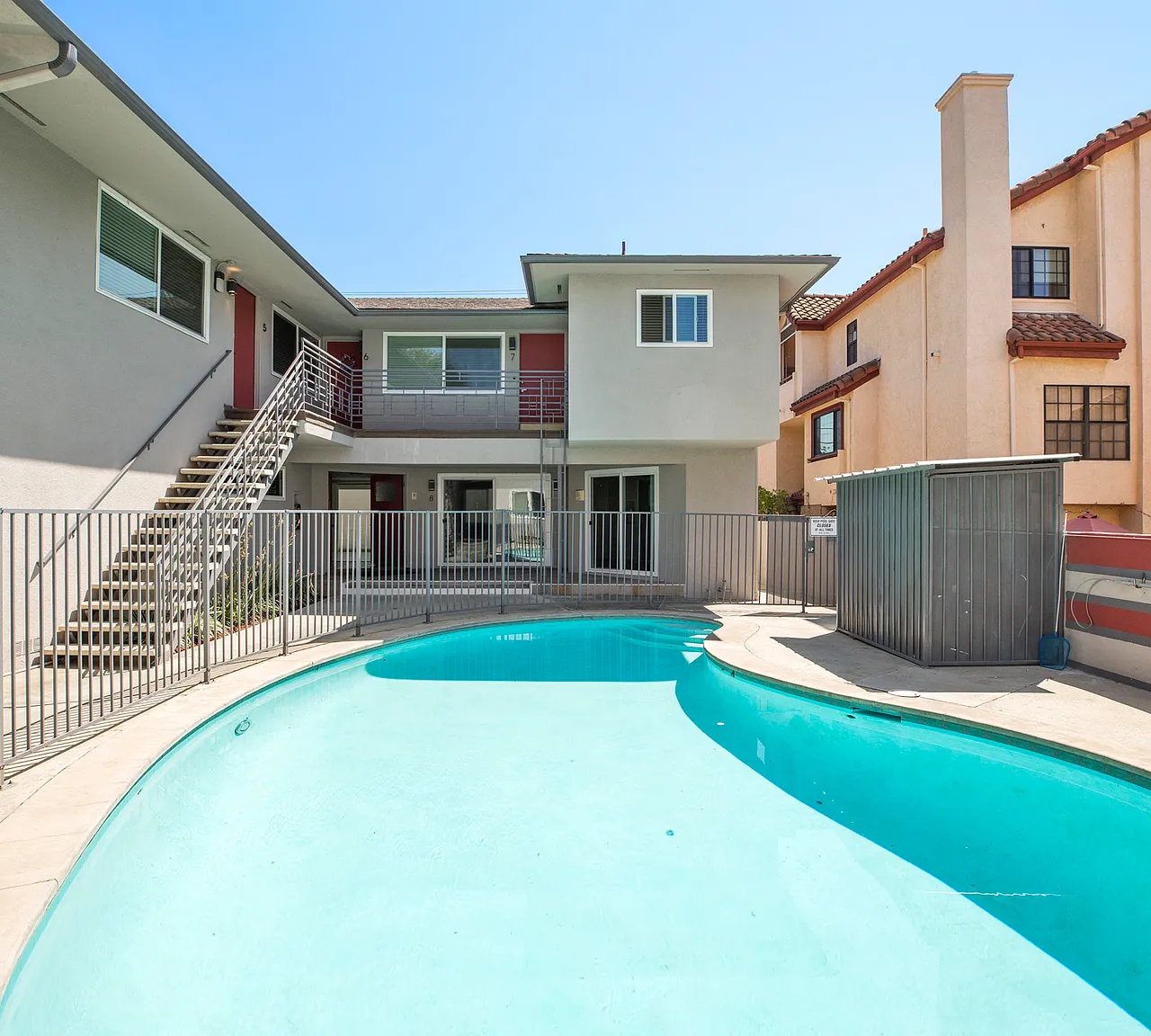 🌴 SOUTH PASADENA GEM — Renovated 1BR, POOL + Covered Parking! 🔥 - Property Image 1